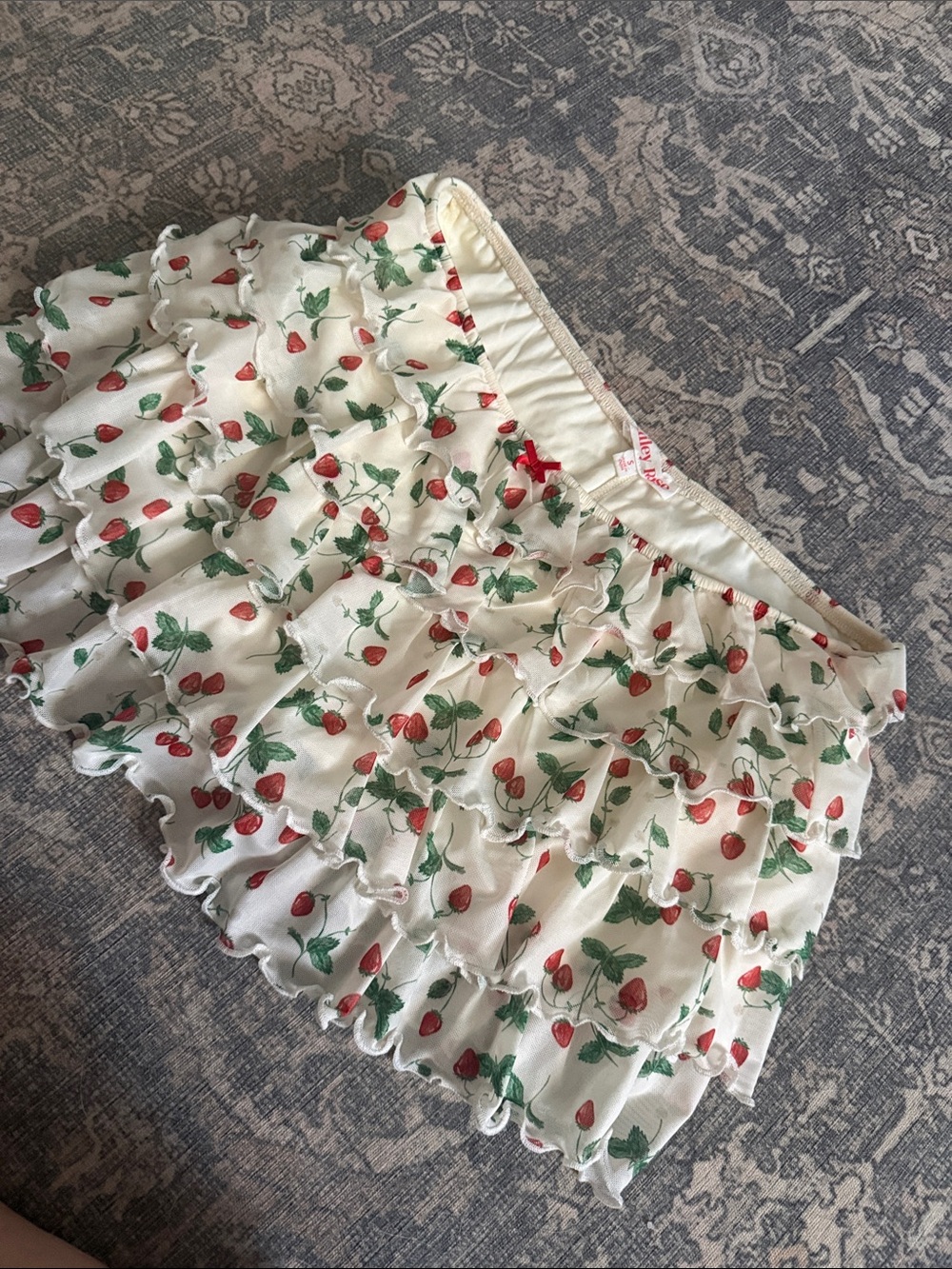 Ruffled Strawberry Print Mini skort - White/Red